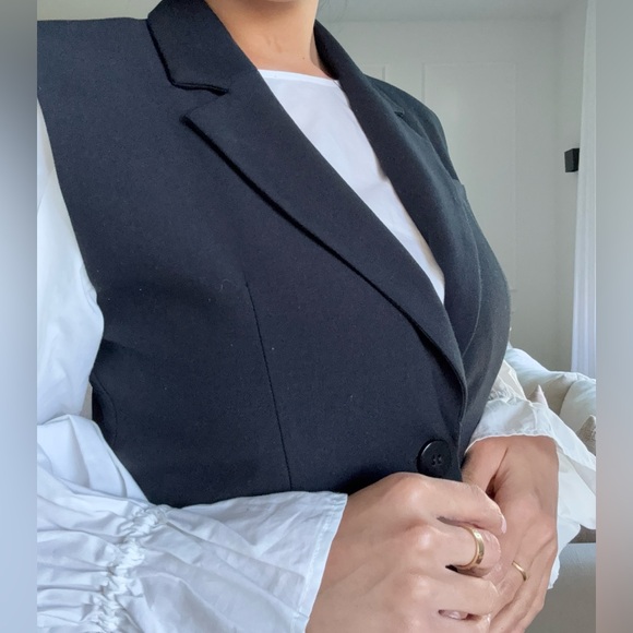 Black Sleeveless Blazer Vest - Picture 5 of 7